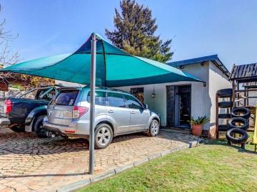 3 Bedroom House For Sale in Birch Acres