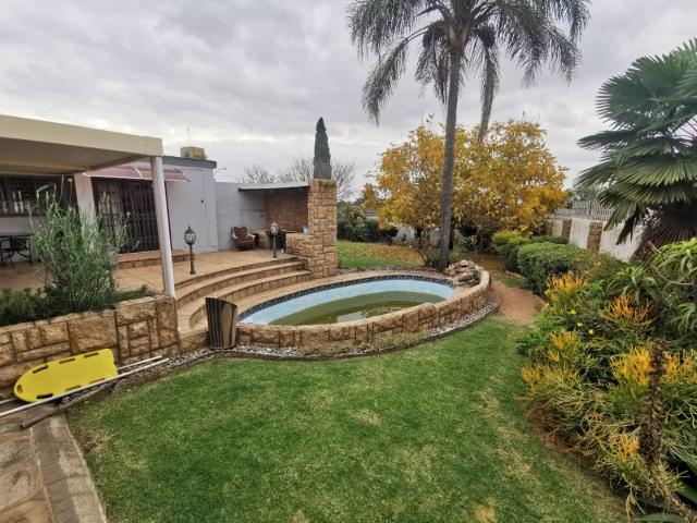 3 Bedroom House For Sale in Birch Acres