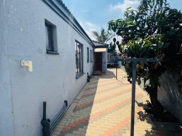 3 Bedroom House For Sale in Birch Acres