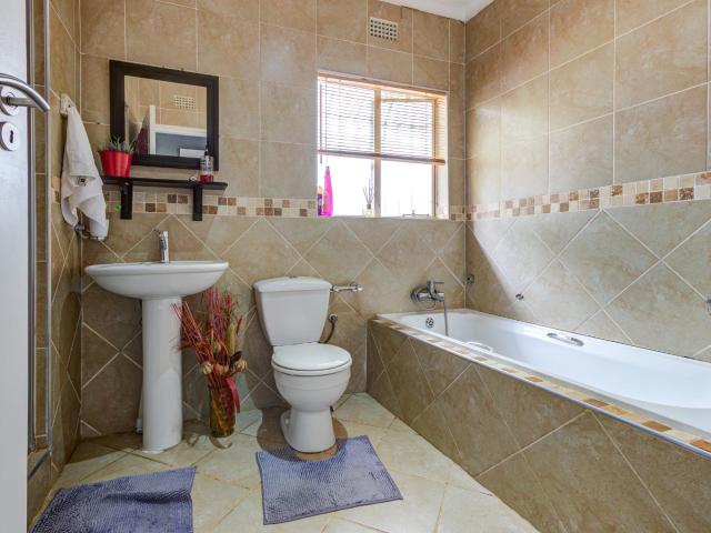 3 Bedroom House For Sale in Birchleigh