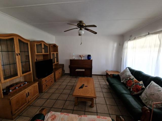 3 Bedroom House For Sale in Bisley