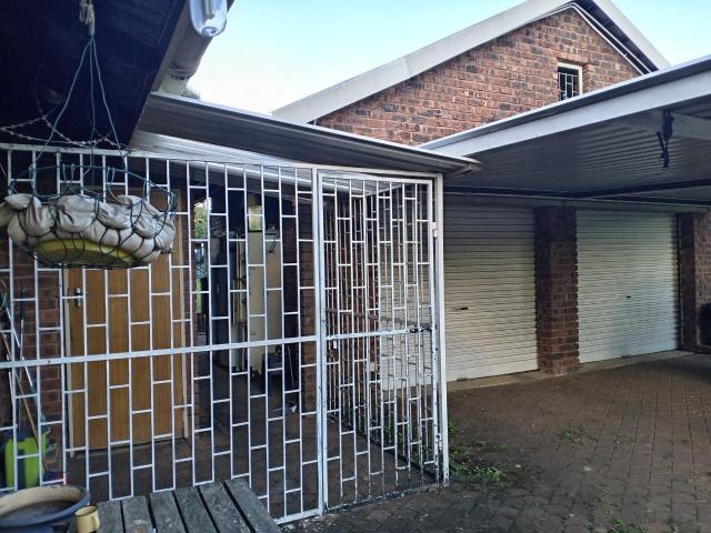3 Bedroom House For Sale in Bisley