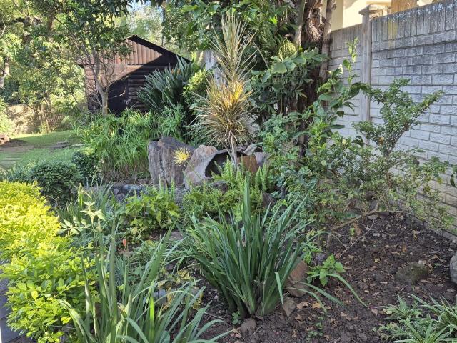 3 Bedroom House For Sale in Bisley