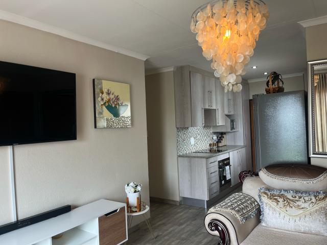 3 Bedroom House For Sale in Blue Hills AH