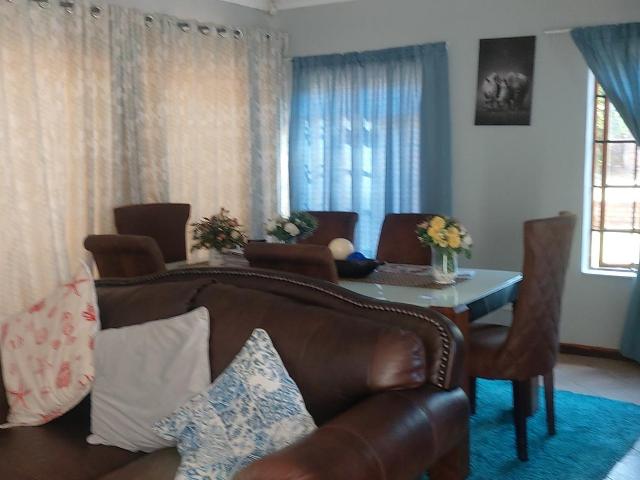 3 Bedroom House For Sale in Blue Rise