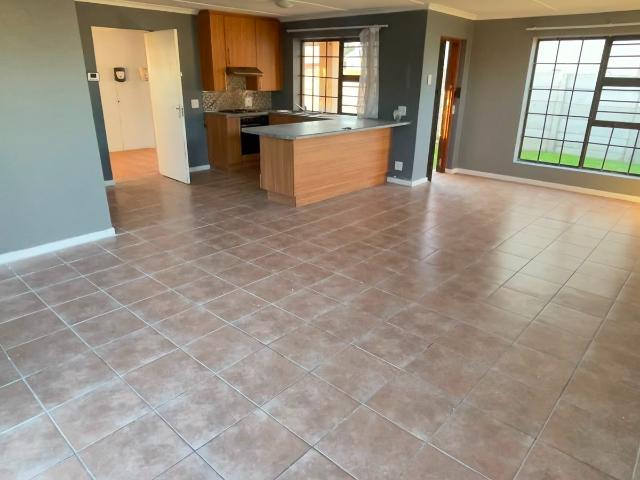 3 Bedroom House For Sale in Bluewater Bay