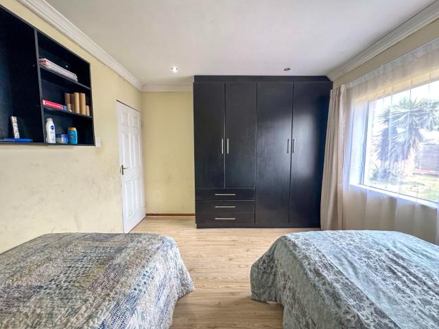 3 Bedroom House For Sale in Bluewater Bay