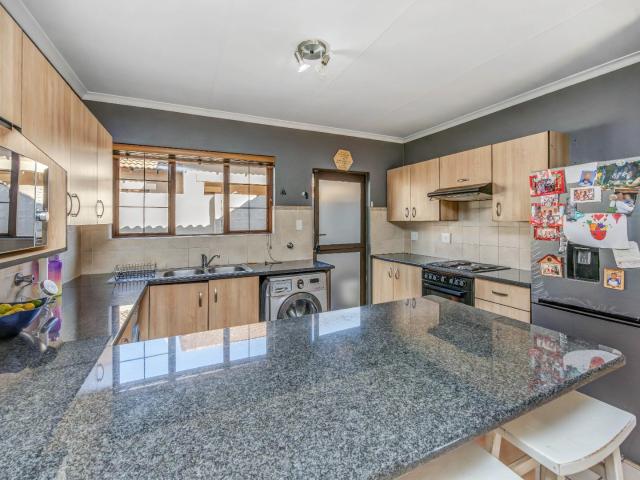 3 Bedroom House For Sale in Bloubosrand