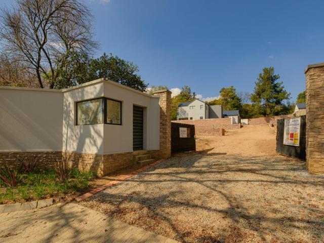 3 Bedroom House For Sale in Bryanston East