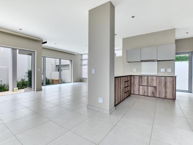 3 Bedroom House For Sale in Bryanston