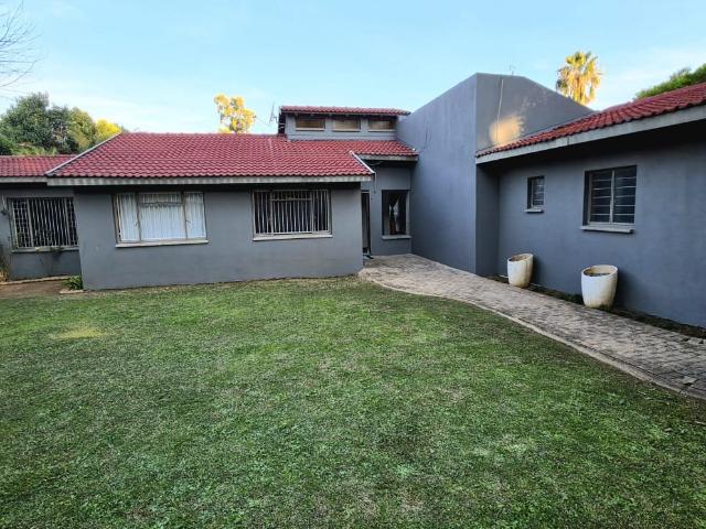 3 Bedroom House For Sale in Brackendowns