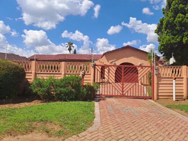 3 Bedroom House For Sale in Brackendowns