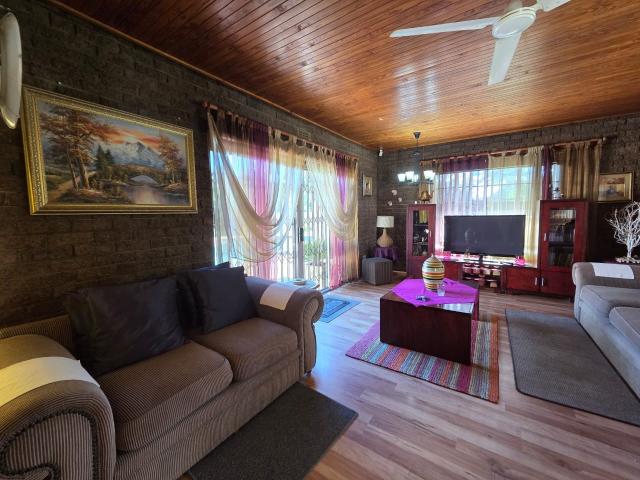3 Bedroom House For Sale in Brackendowns