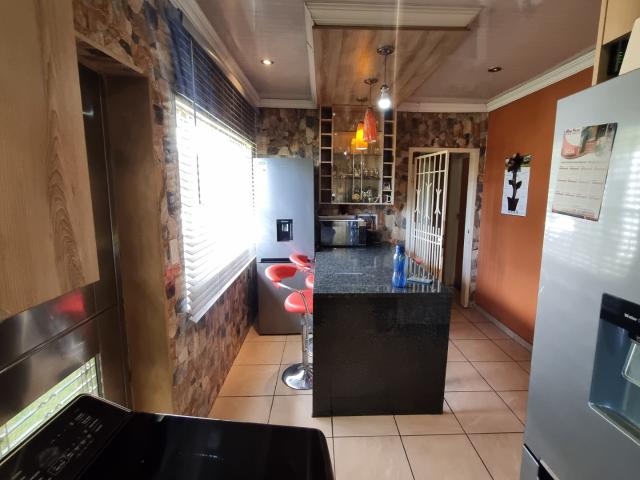 3 Bedroom House For Sale in Brackendowns