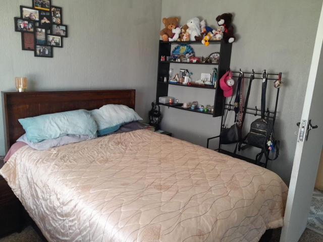 3 Bedroom House For Sale in Brackendowns