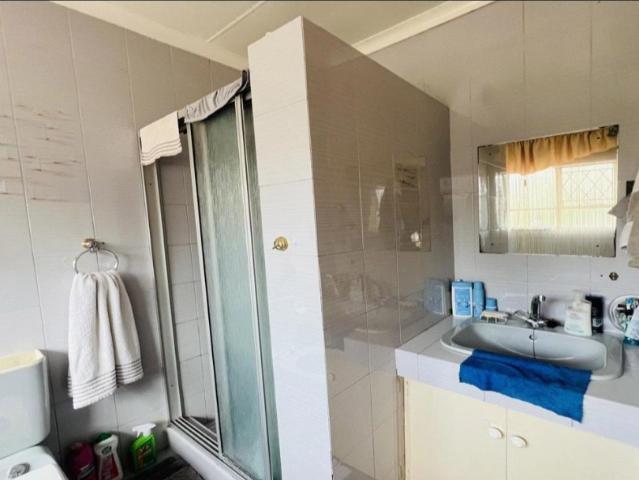 3 Bedroom House For Sale in Brackendowns
