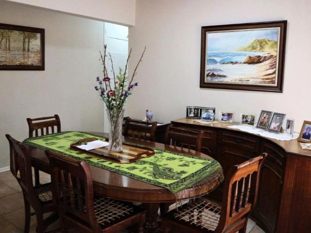 3 Bedroom House For Sale in Brackendowns