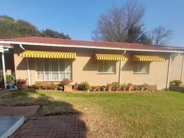 3 Bedroom House For Sale in Brackendowns