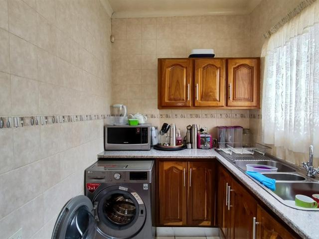 3 Bedroom House For Sale in Brackendowns