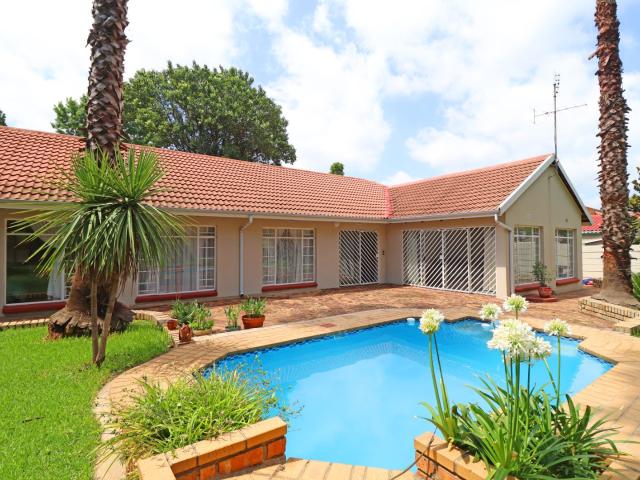 3 Bedroom House For Sale in Brackendowns