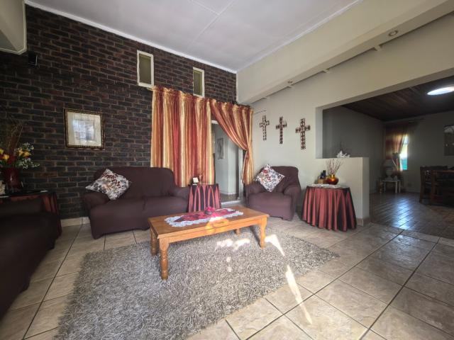 3 Bedroom House For Sale in Brackendowns