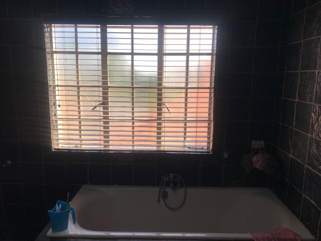 3 Bedroom House For Sale in Brackendowns