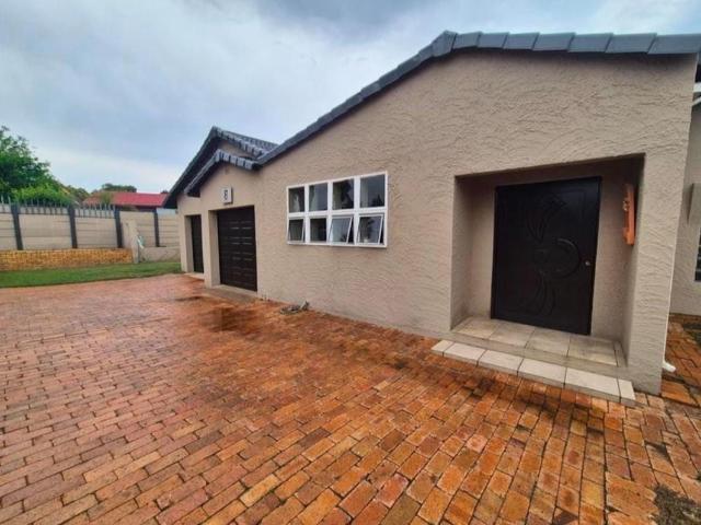 3 Bedroom House For Sale in Brackendowns
