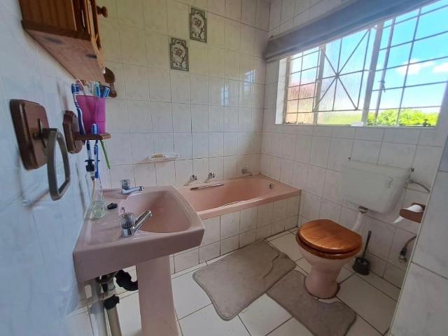 3 Bedroom House For Sale in Brackendowns