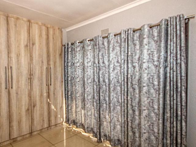 3 Bedroom House For Sale in Brackendowns