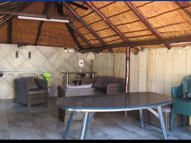 3 Bedroom House For Sale in Brackendowns