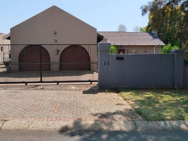 3 Bedroom House For Sale in Brackendowns