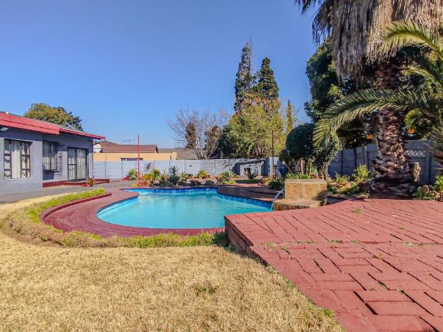 3 Bedroom House For Sale in Brackendowns