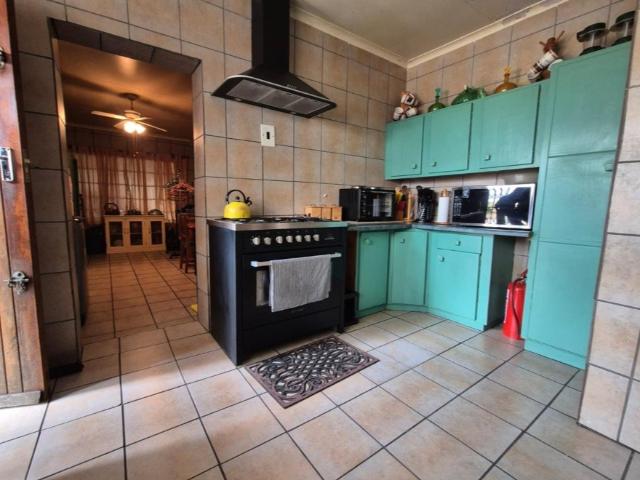 3 Bedroom House For Sale in Brackendowns