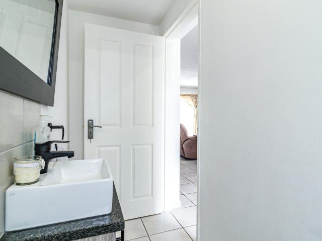 3 Bedroom House For Sale in Brackendowns