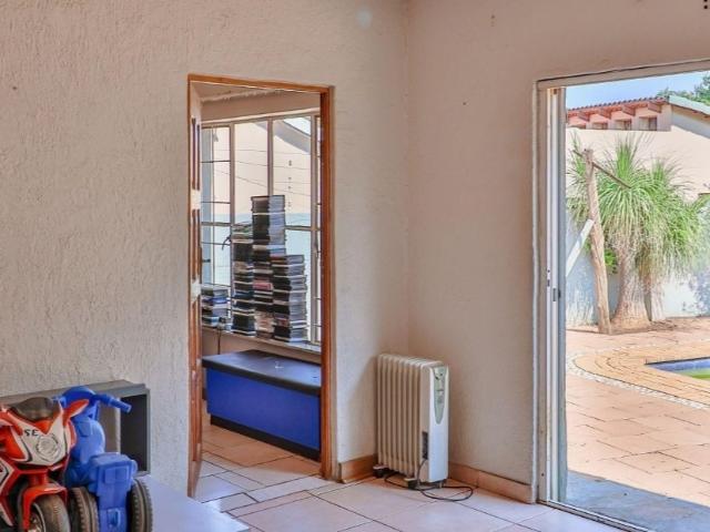 3 Bedroom House For Sale in Brackendowns