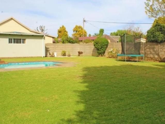 3 Bedroom House For Sale in Brackendowns