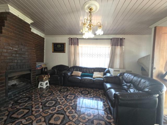 3 Bedroom House For Sale in Brackendowns