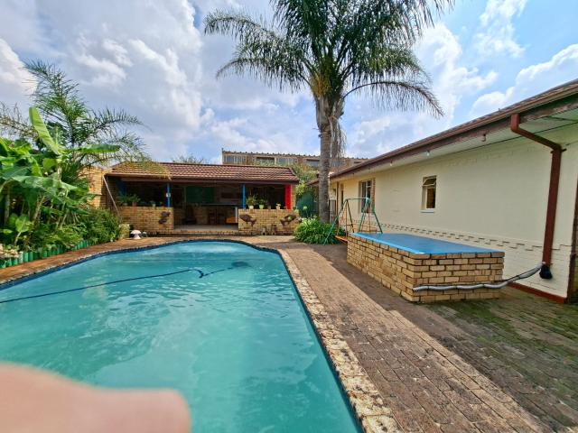 3 Bedroom House For Sale in Brakpan Central