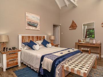 3 Bedroom House For Sale in Brenton On Lake