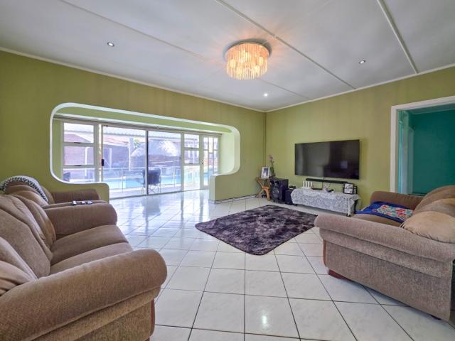 3 Bedroom House For Sale in Brighton Beach