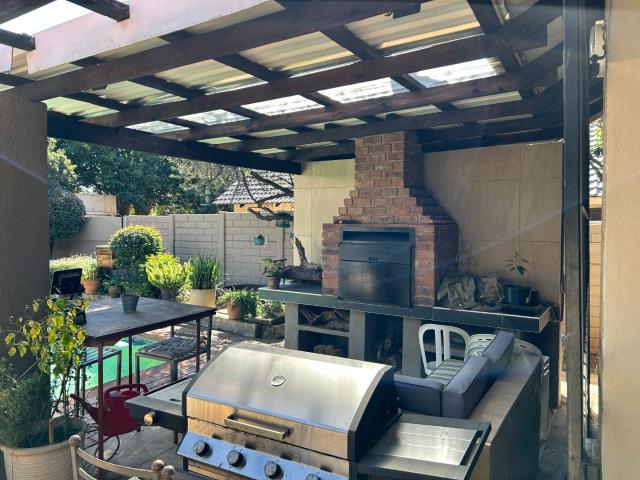 3 Bedroom House For Sale in Buurendal