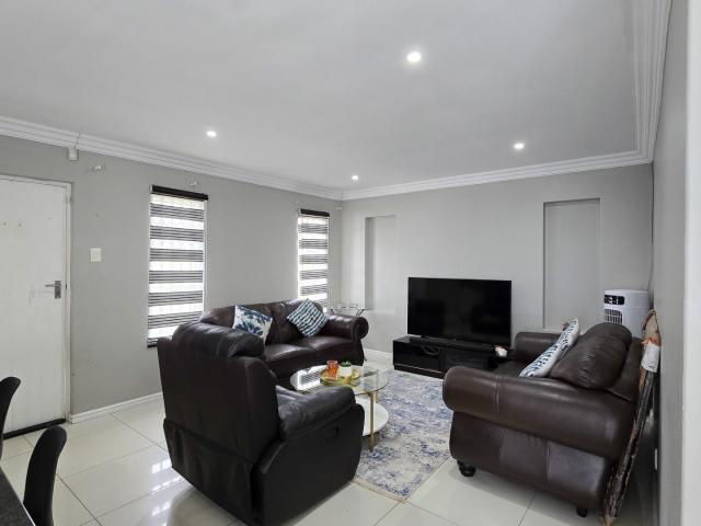 3 Bedroom House For Sale in Gonubie