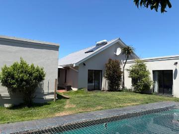 3 Bedroom House For Sale in Gonubie