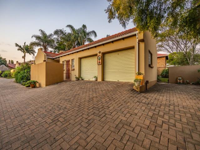 3 Bedroom House For Sale in Garsfontein