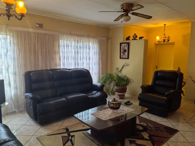 3 Bedroom House For Sale in Geelhoutpark