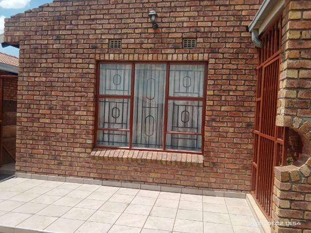 3 Bedroom House For Sale in Geluksdal