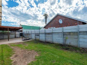 3 Bedroom House For Sale in George South