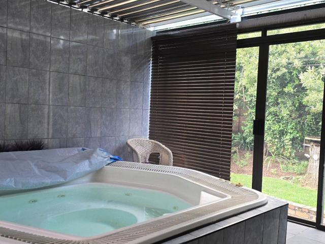 3 Bedroom House For Sale in Gholfsig