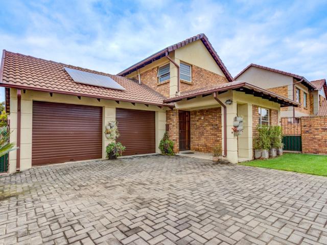 3 Bedroom House For Sale in Glen Marais