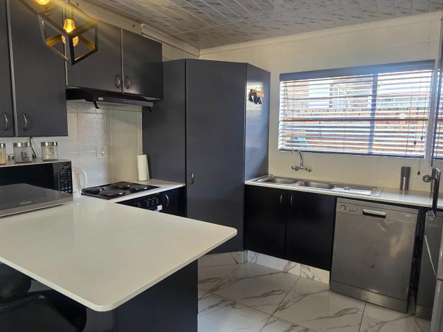 3 Bedroom House For Sale in Glen Marais